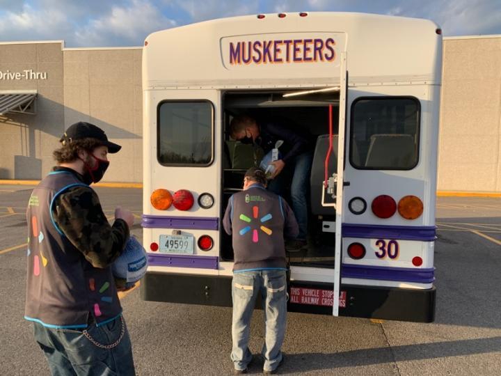 loading turkeys